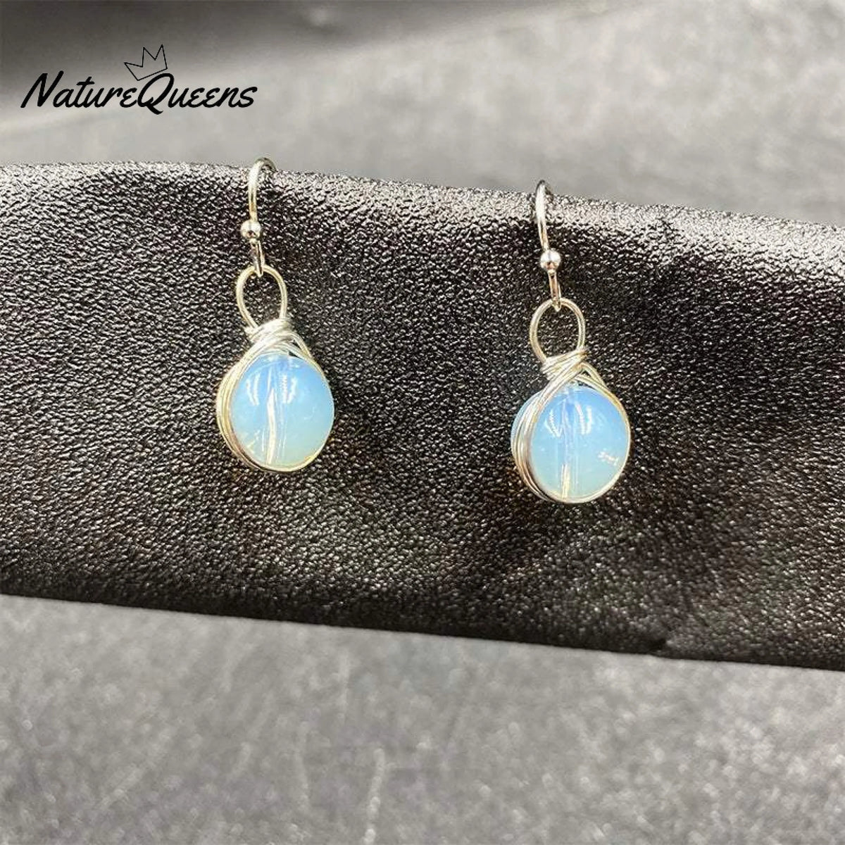 Round winding opal earrings