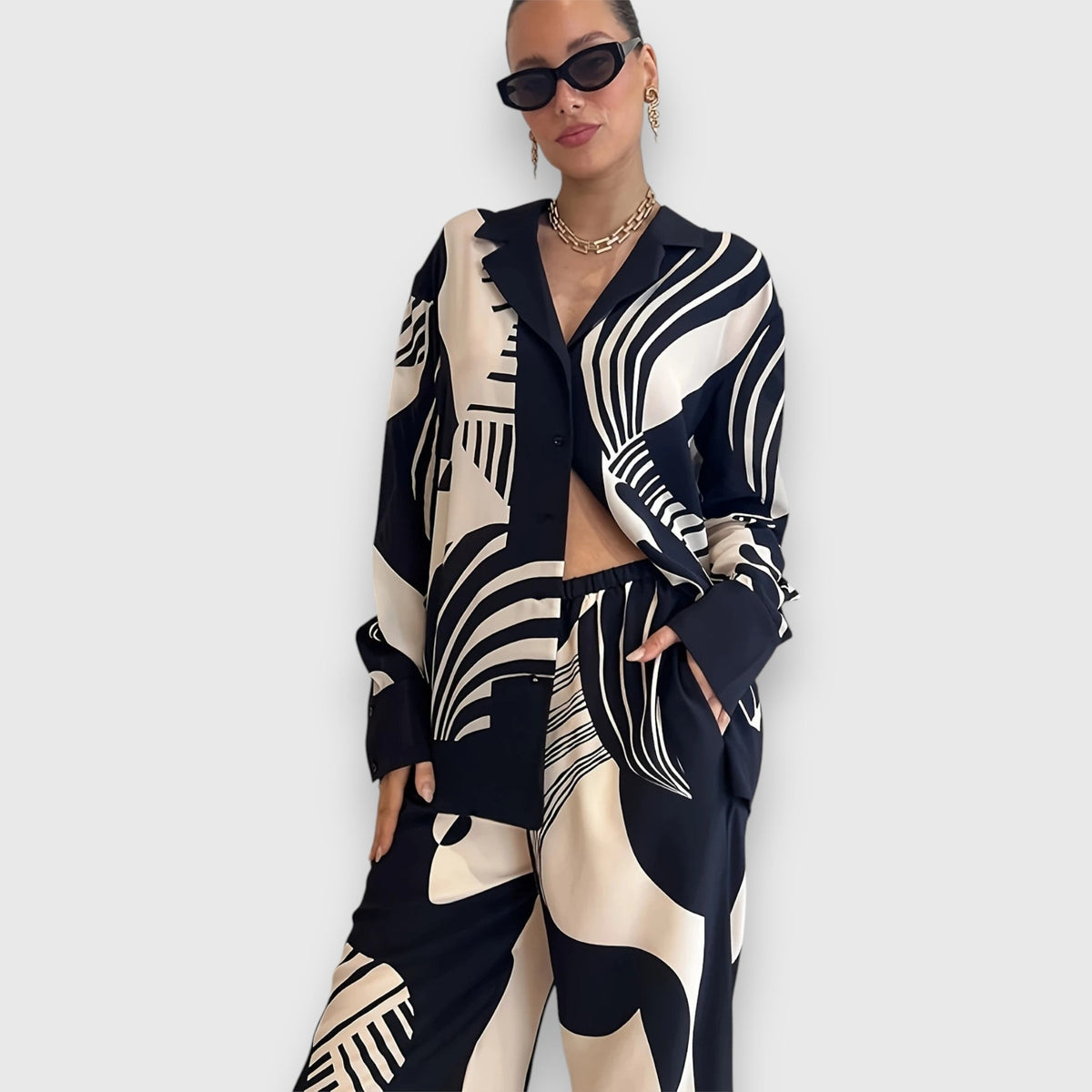 Two-Piece Set with Elegant Geometric Design