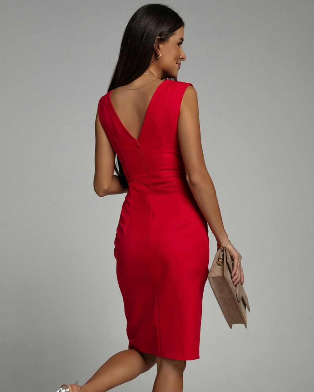Fitted dress with V neckline and slit