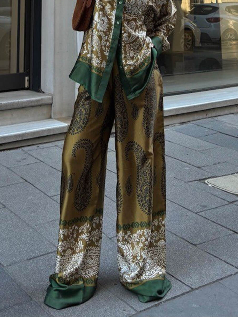 Modern Feel Contrast Color Paisley Unique Print Elastic Waist Pocketed Pants