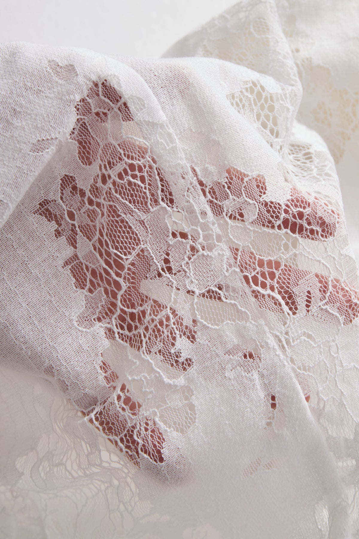 Elegant White Lace-Backed Blazer with Structured Silhouette