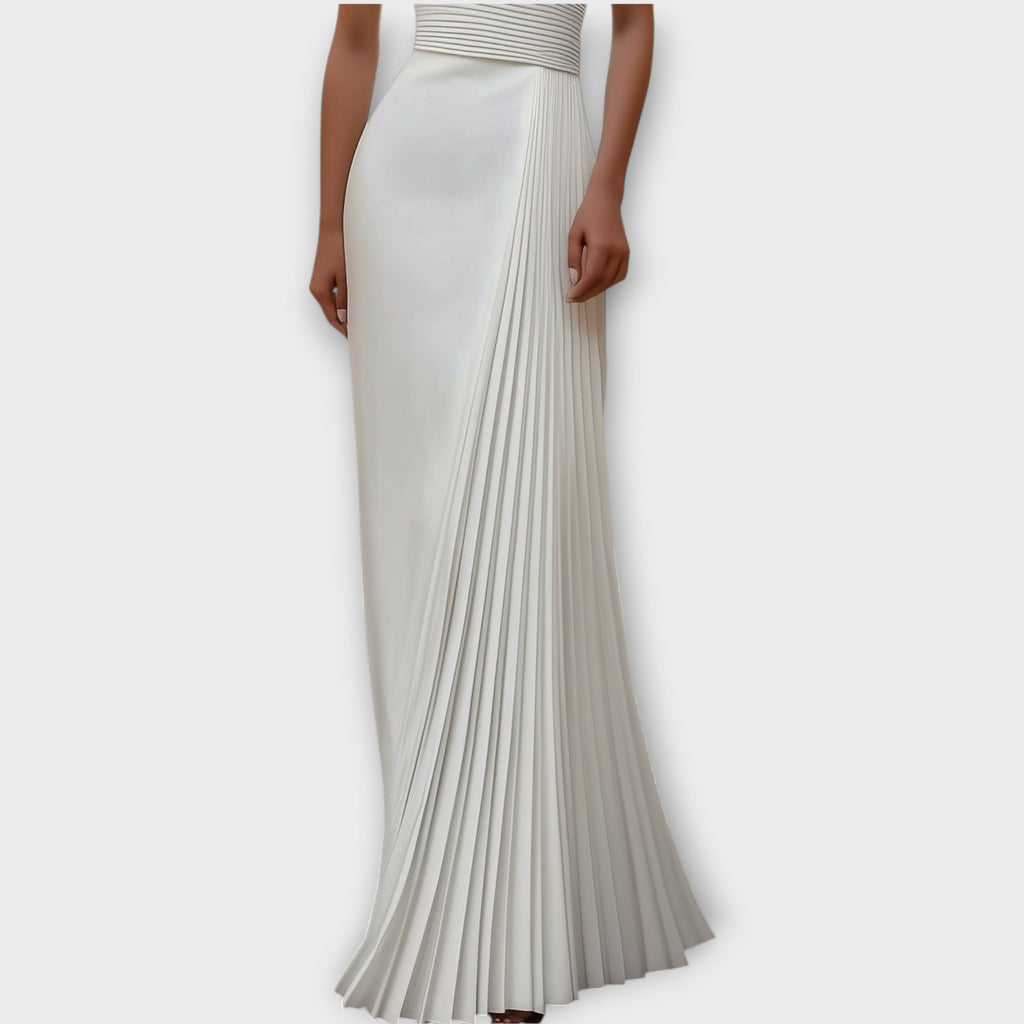 Elegant Satin Pleated Halter-Neck Evening Gown