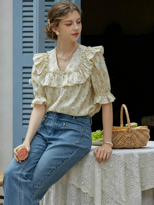 Ditsy Floral Ruffle V-neck Blouse