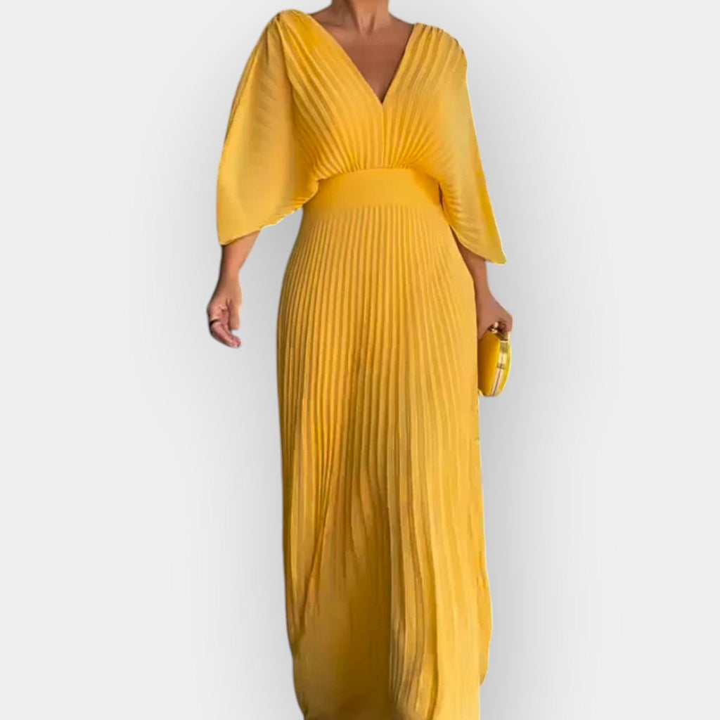 Elegant Pleated Dress with Stylish Line
