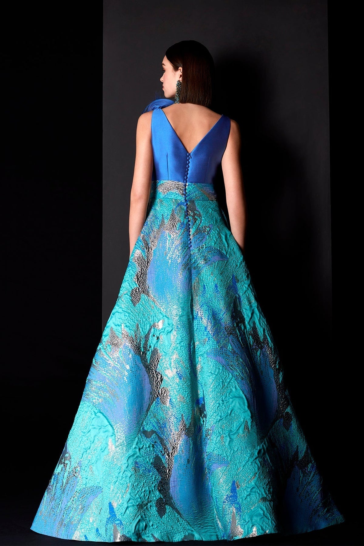 Plunging neckline sleeveless brocade dress